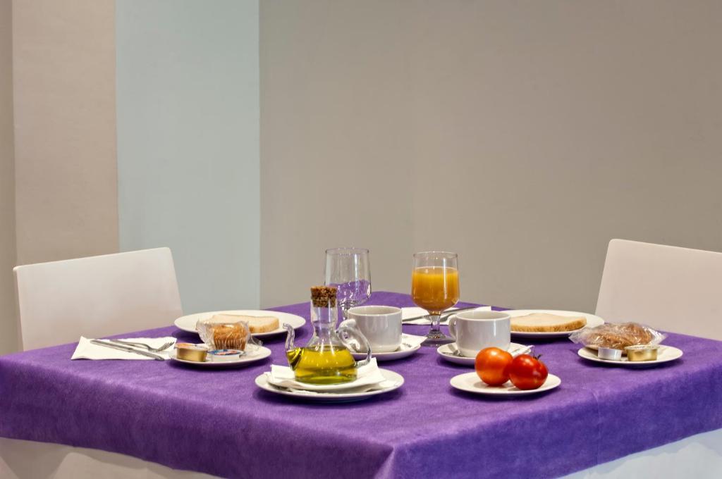 Hostal La Creu Мора-д'Ебре Екстер'єр фото